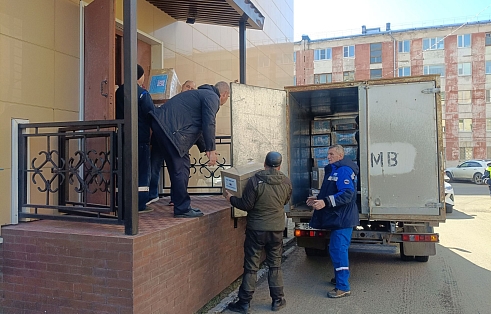 Энергетики Магаданэнерго отправили коллегам-военнослужащим майские посылки