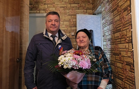 Энергетики Колымаэнерго поздравили детей войны с юбилеем Победы